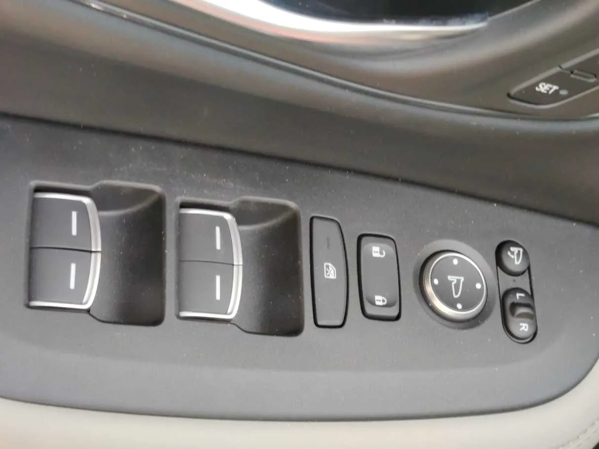 Car image 31