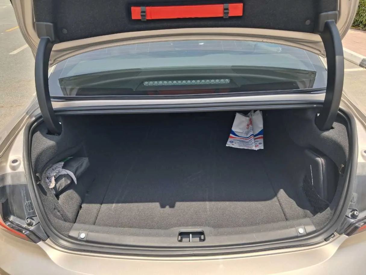 Car image 18