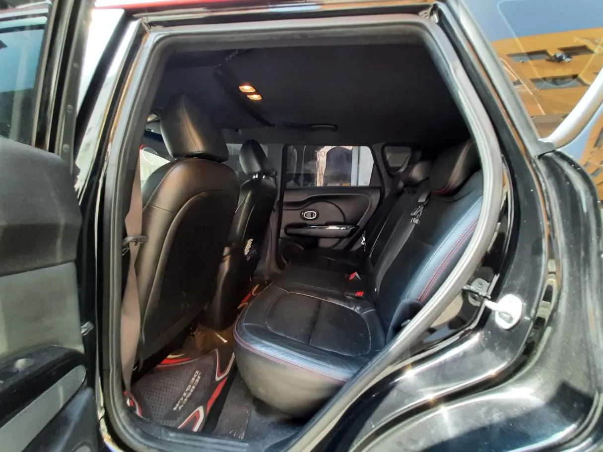Car image 13