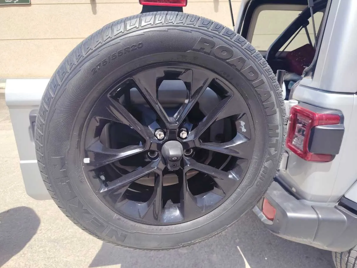 Car image 25