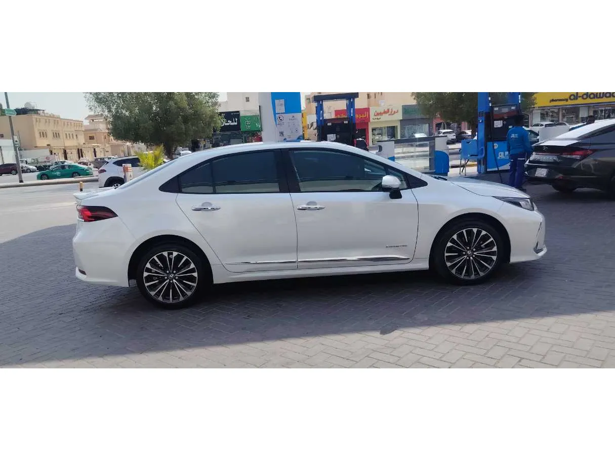 Car image 4