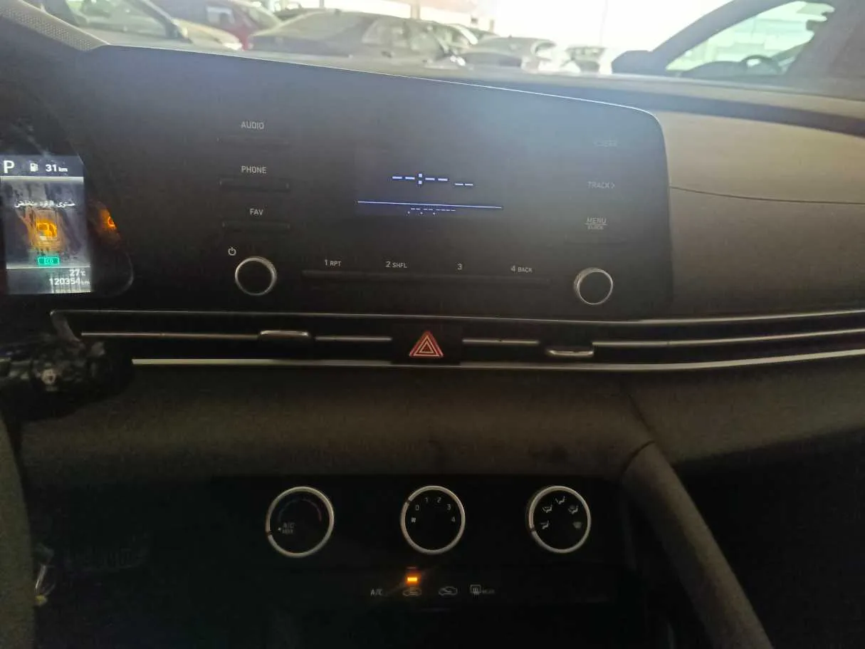 Car image 16
