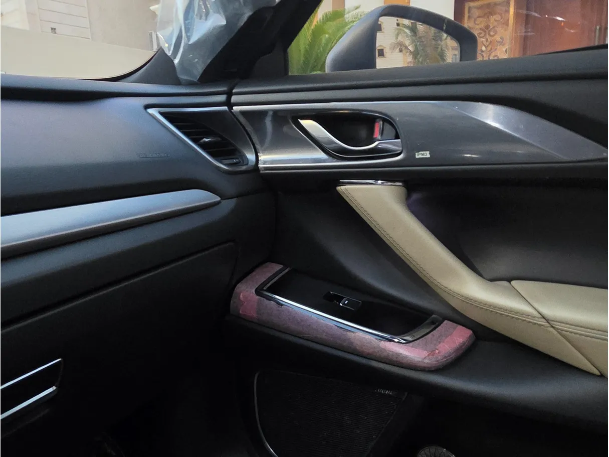 Car image 9