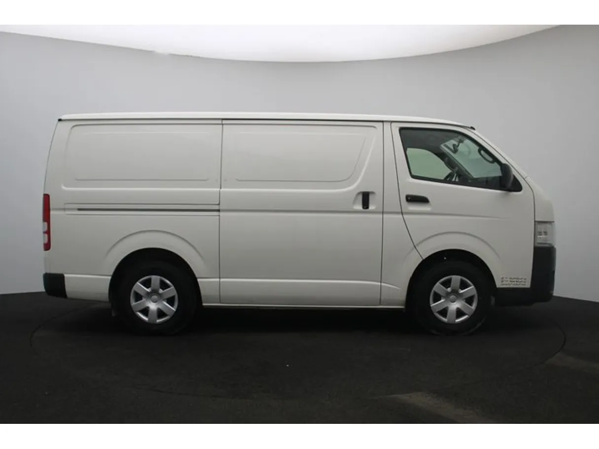 Car image 13
