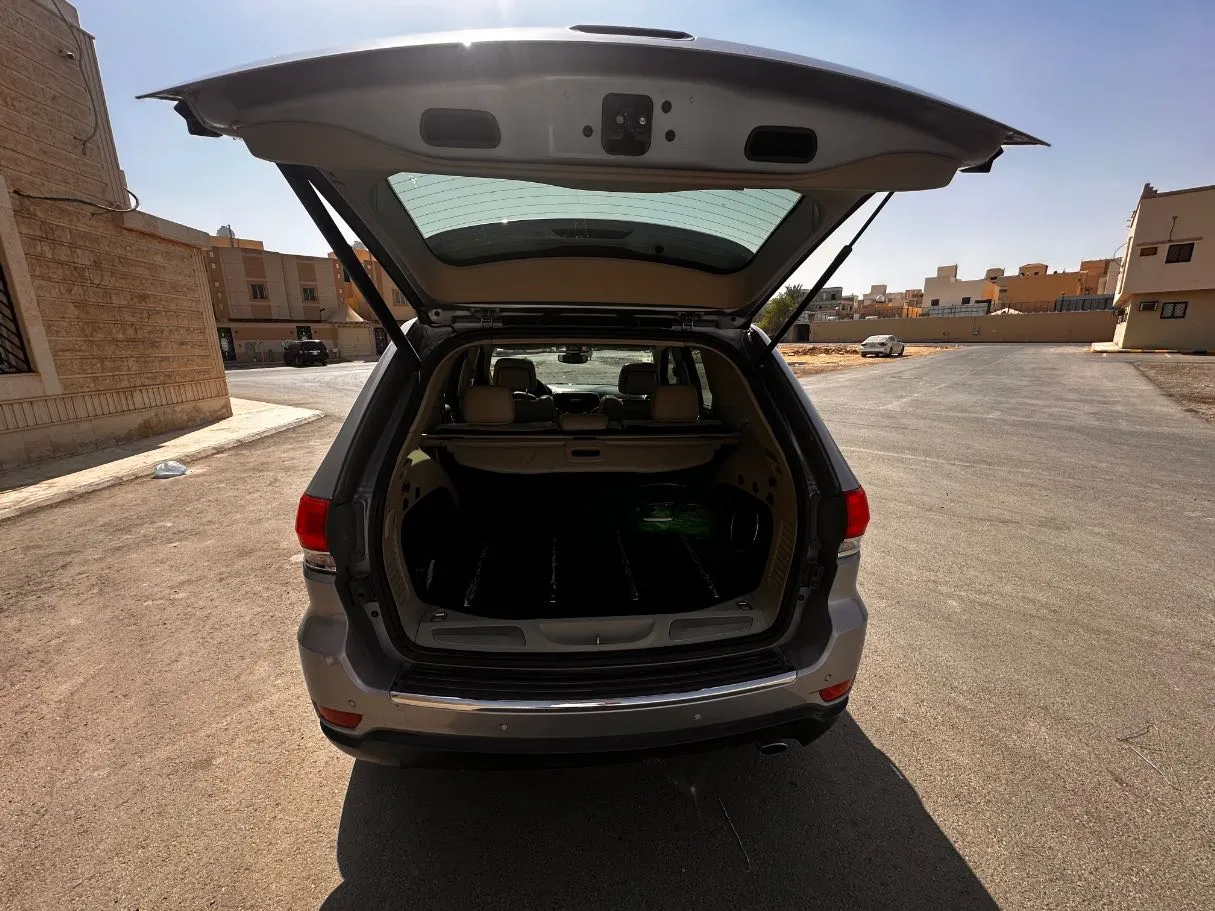 Car image 23