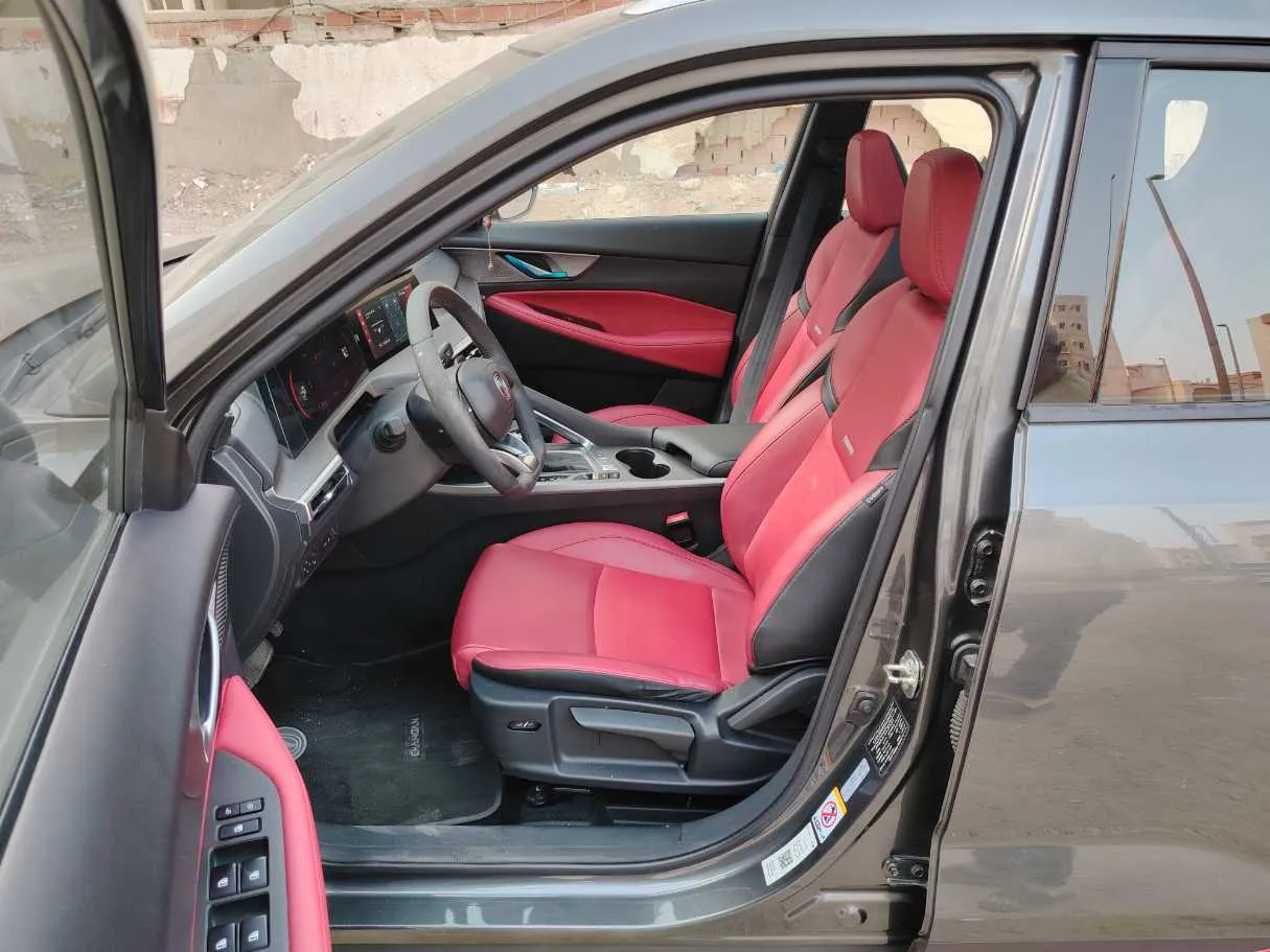 Car image 13