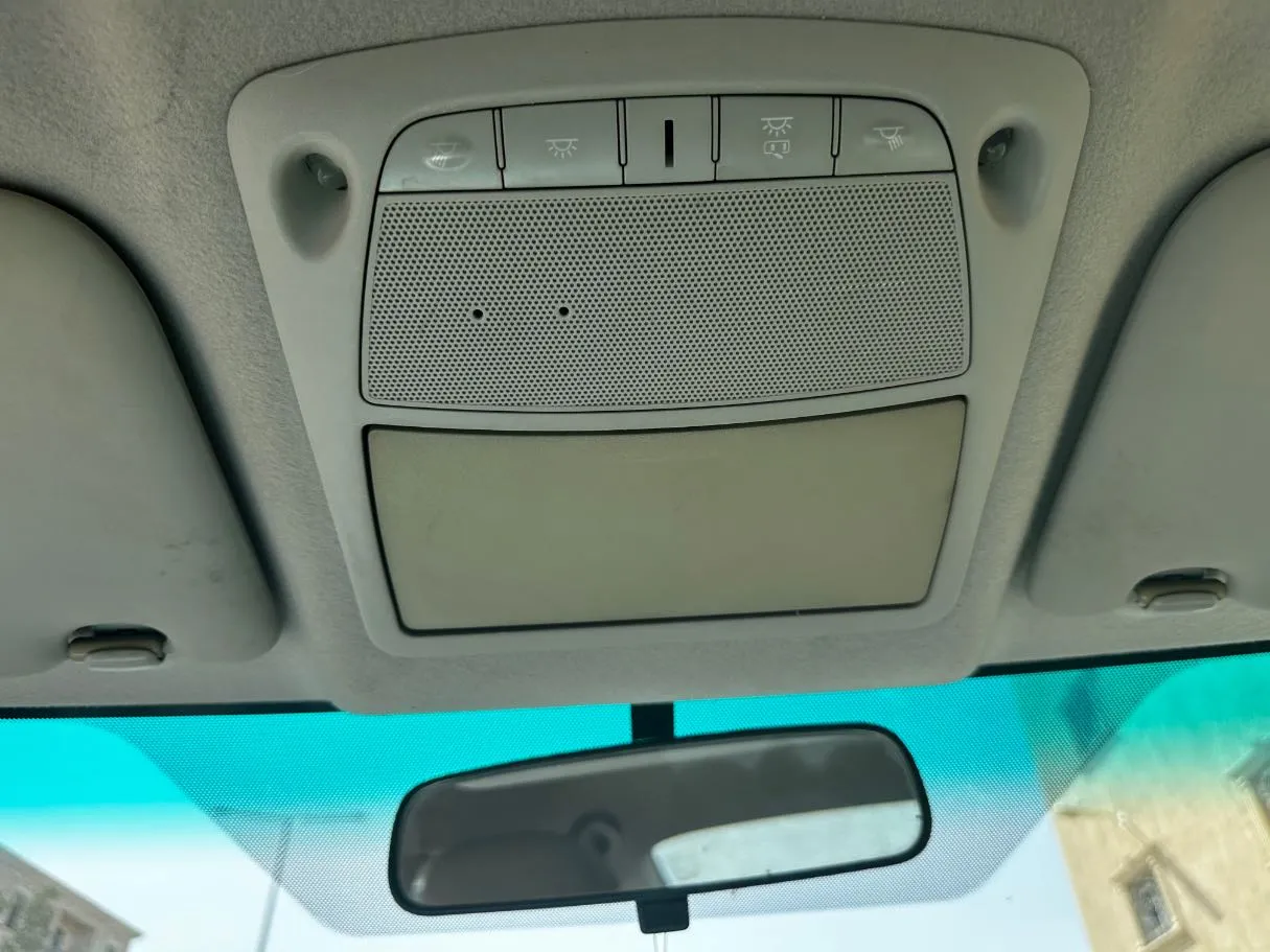 Car image 22