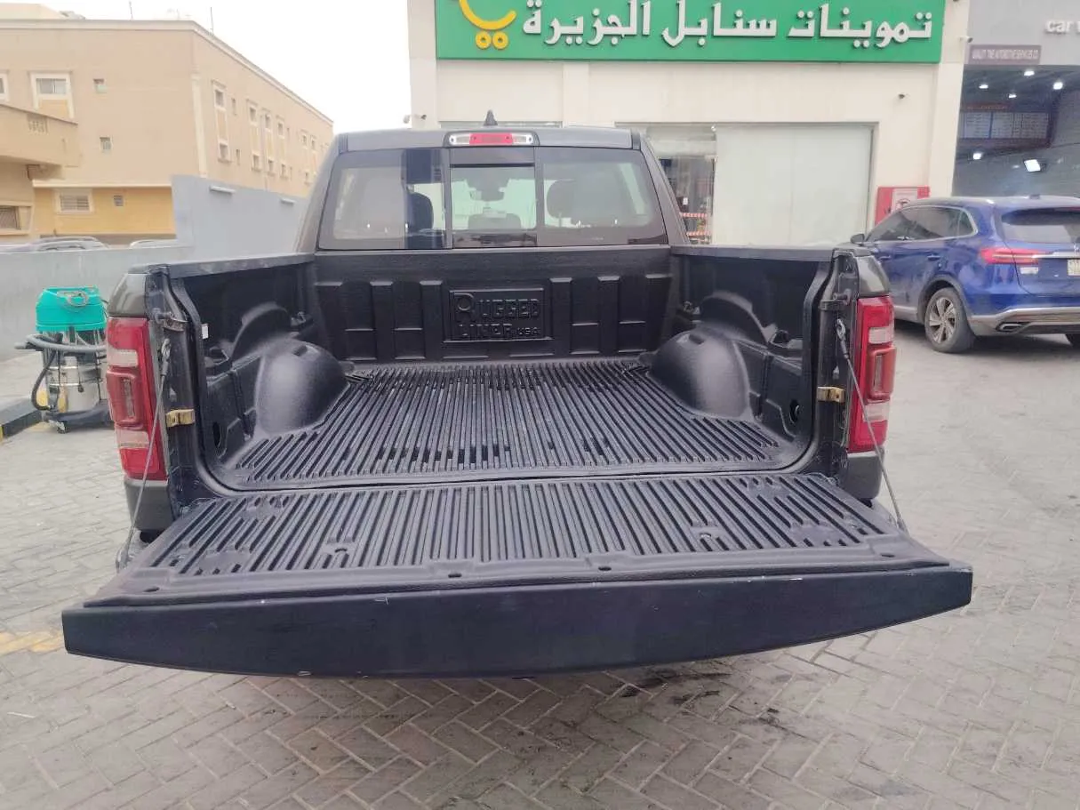 Car image 23