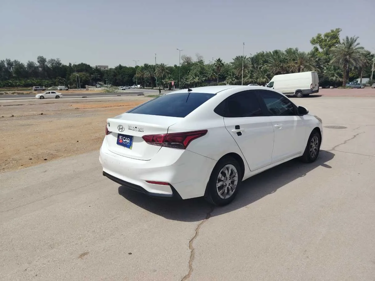 Car image 5