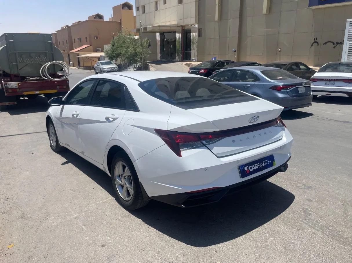 Car image 7