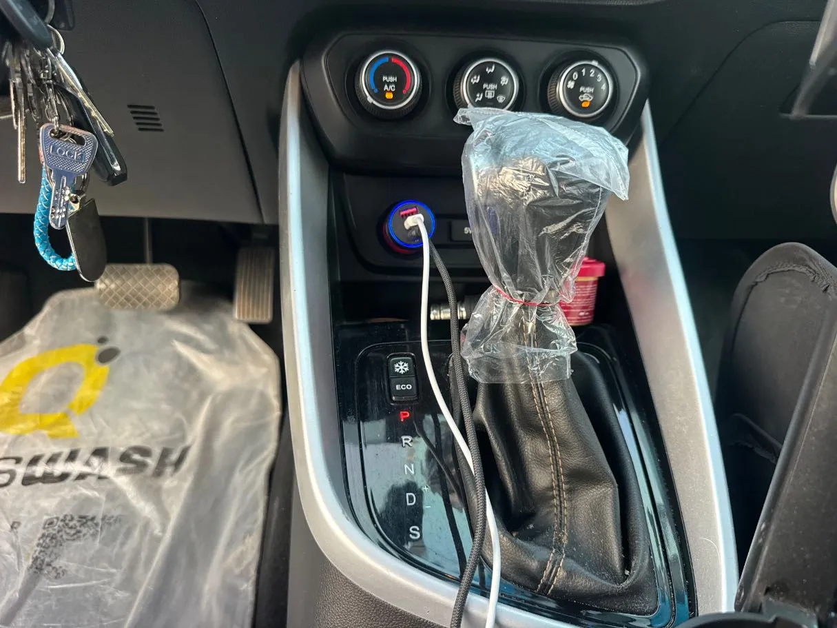 Car image 15