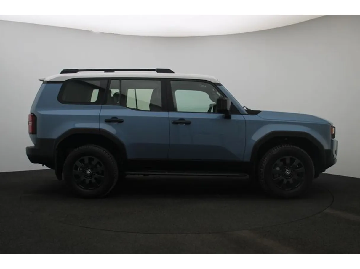 Car image 13