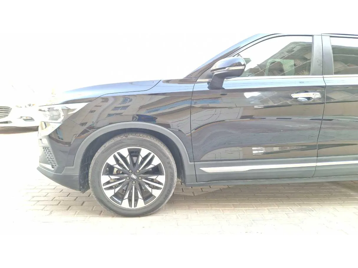 Car image 9