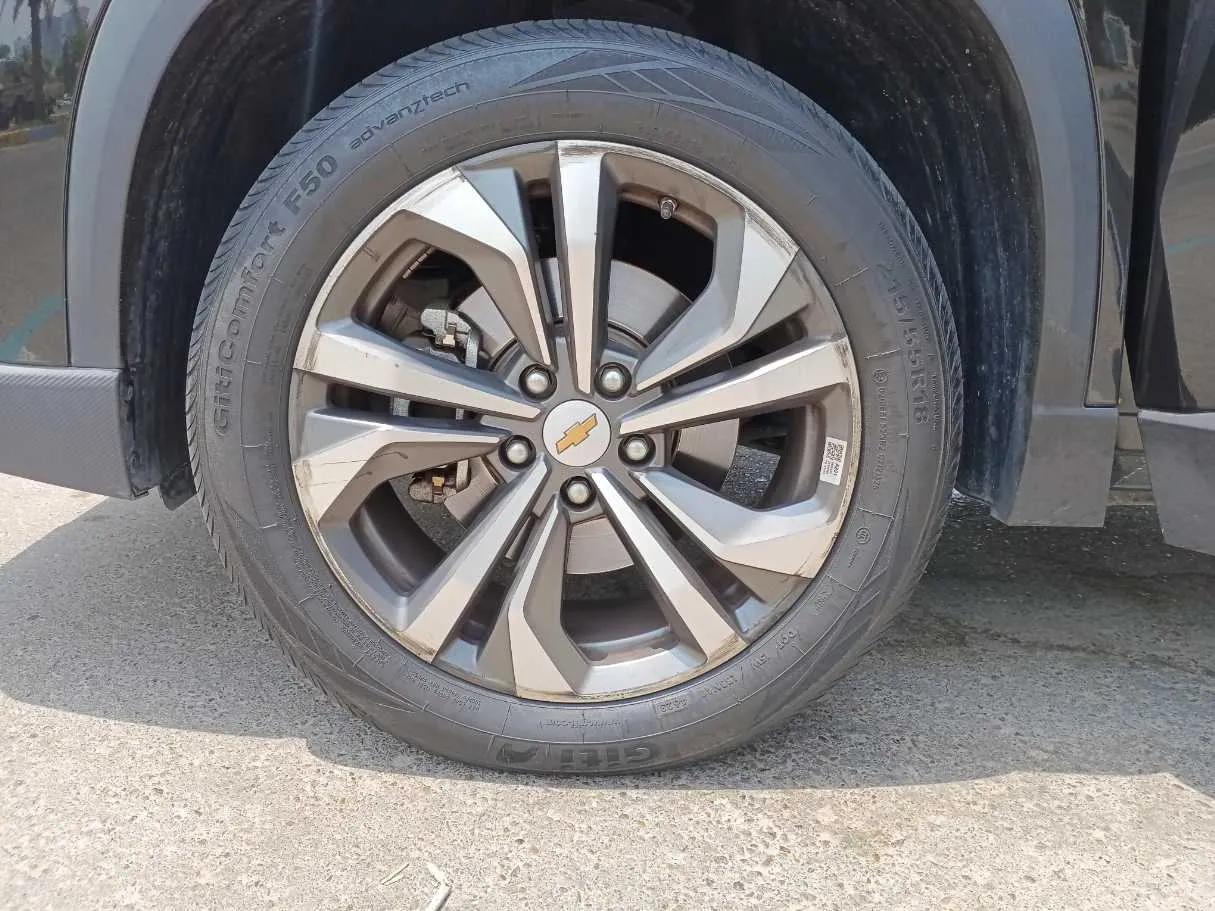 Car image 9