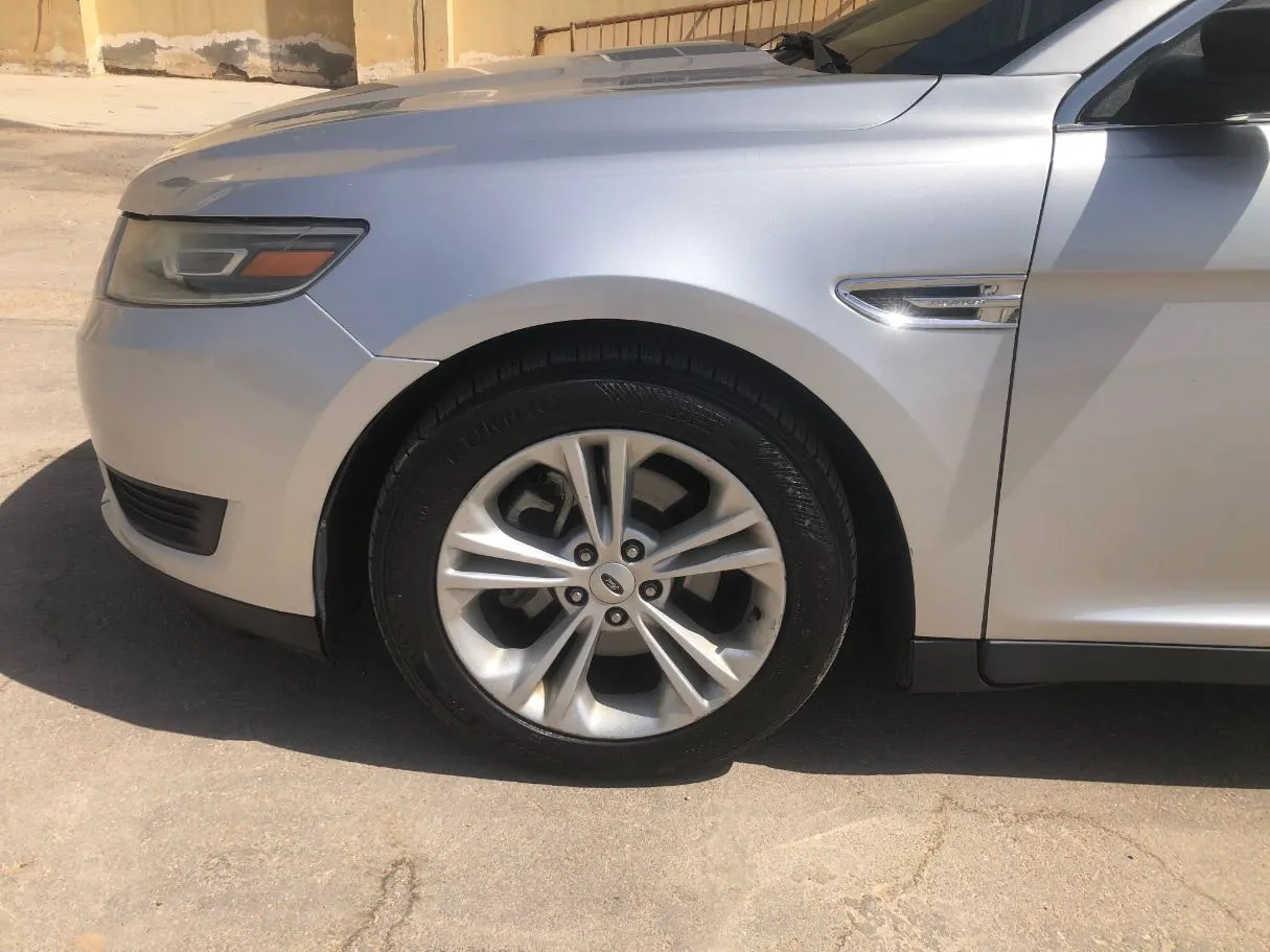Car image 9