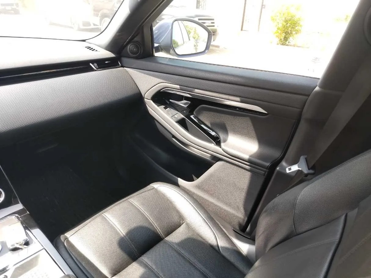 Car image 36