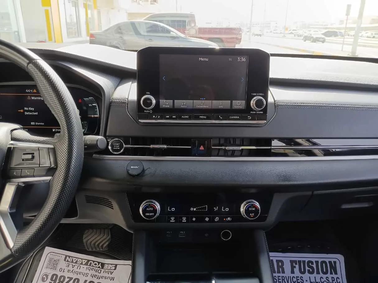 Car image 16