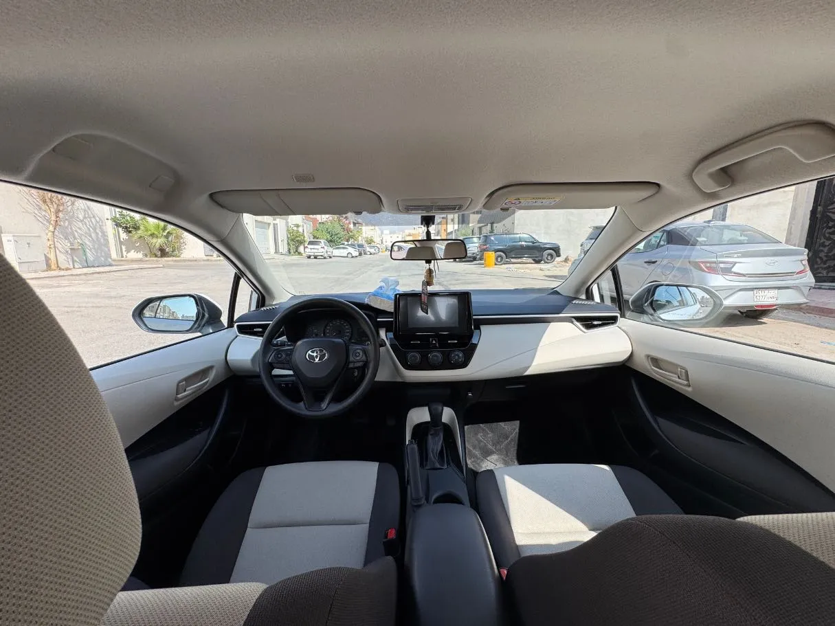 Car image 14
