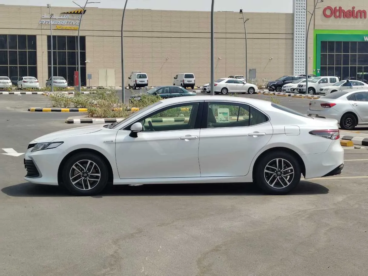 Car image 8