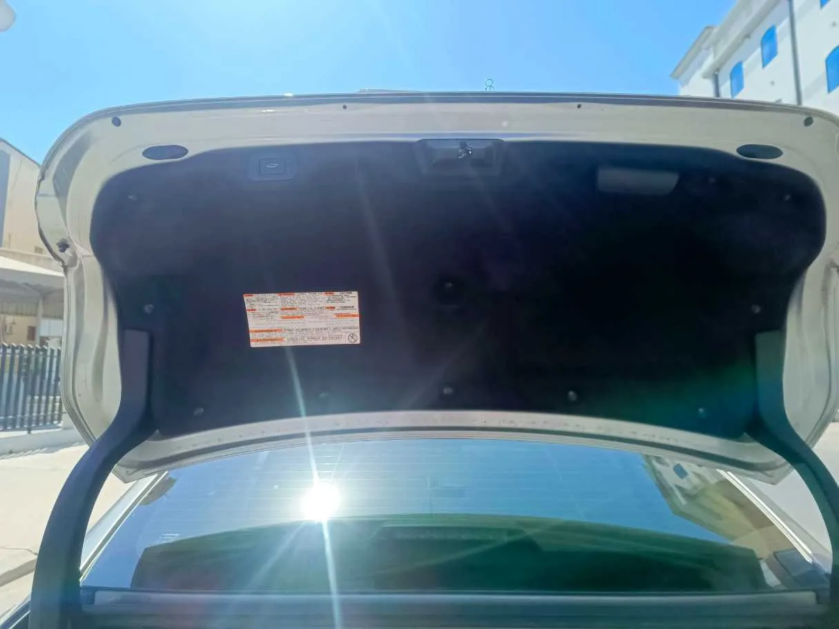 Car image 32