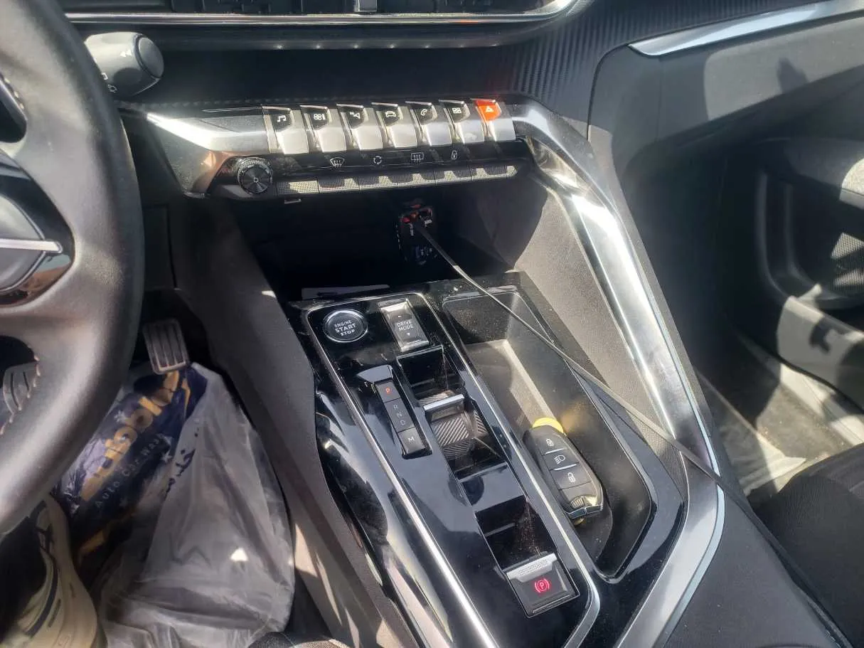 Car image 16