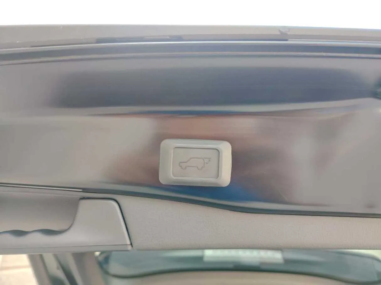 Car image 32