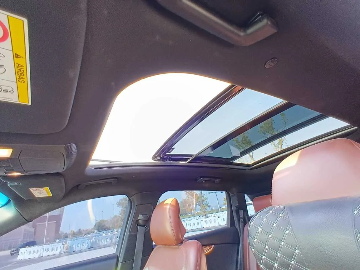 Car image 25