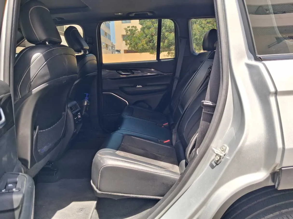 Car image 13