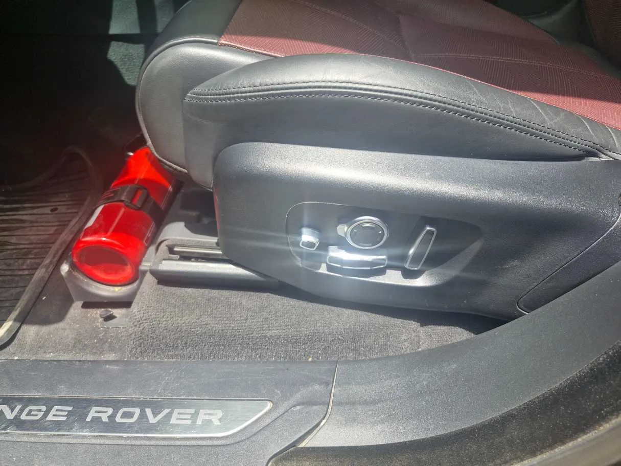Car image 23