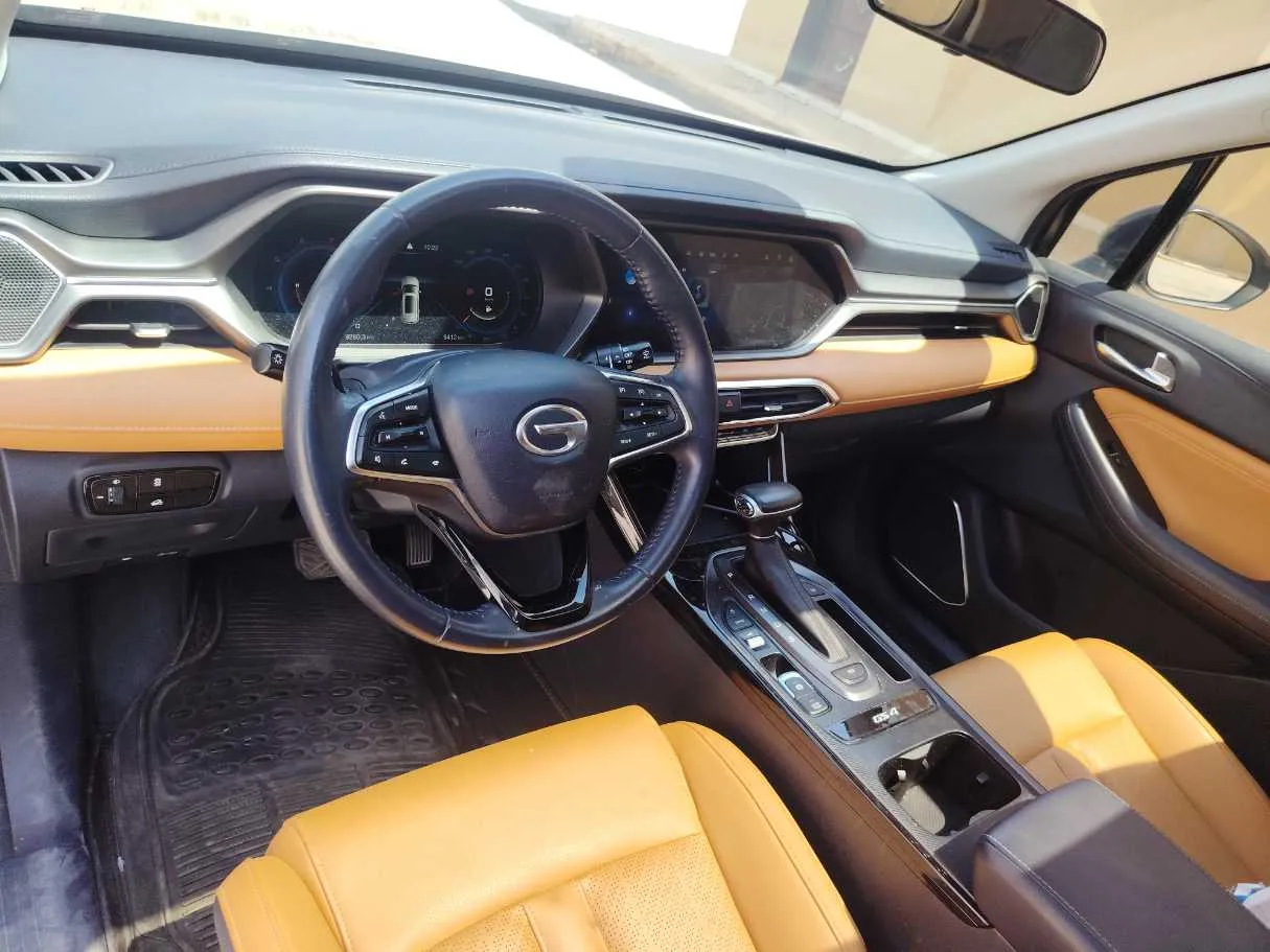 Car image 11