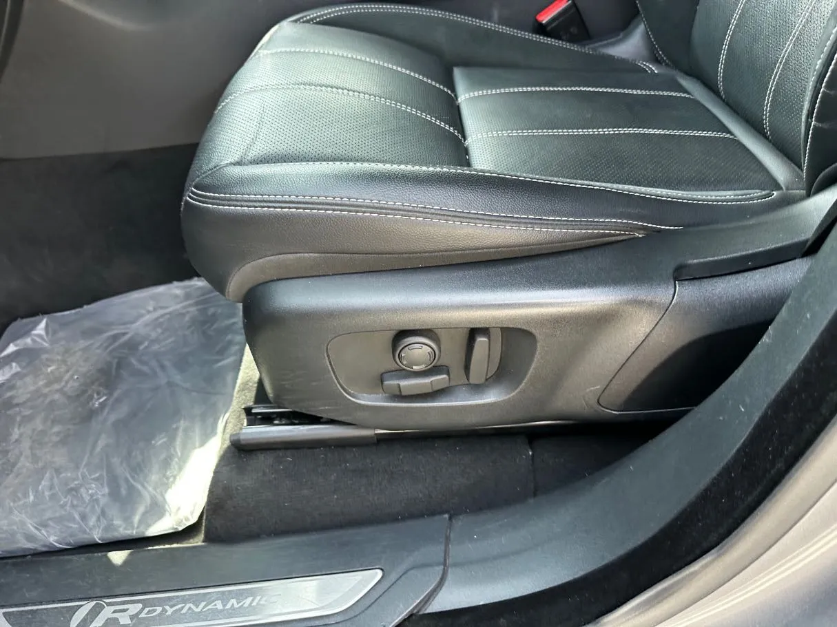 Car image 26