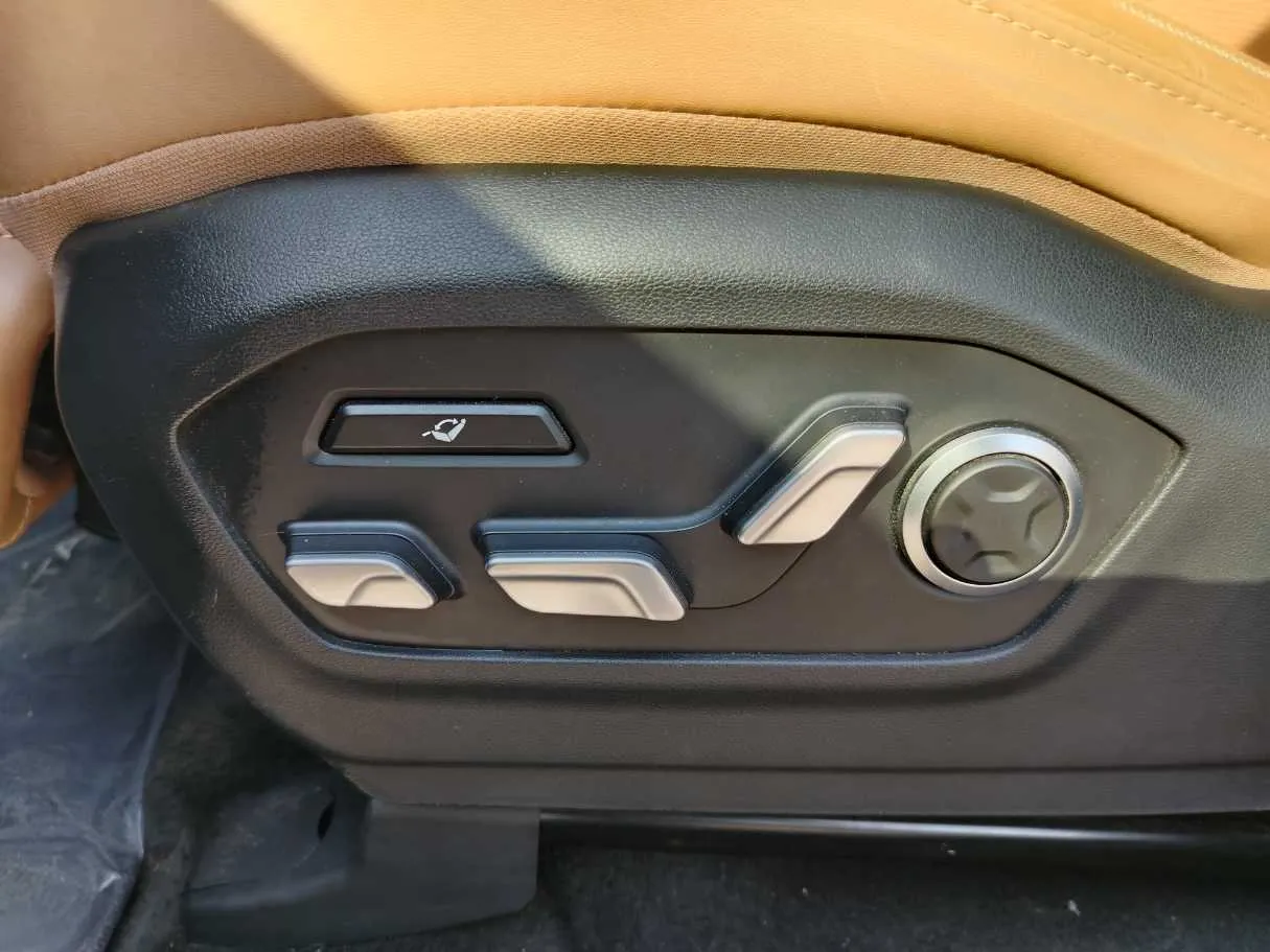 Car image 37