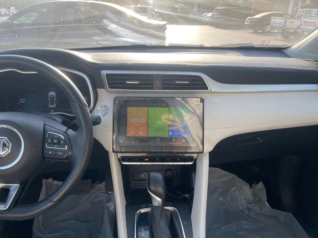 Car image 19