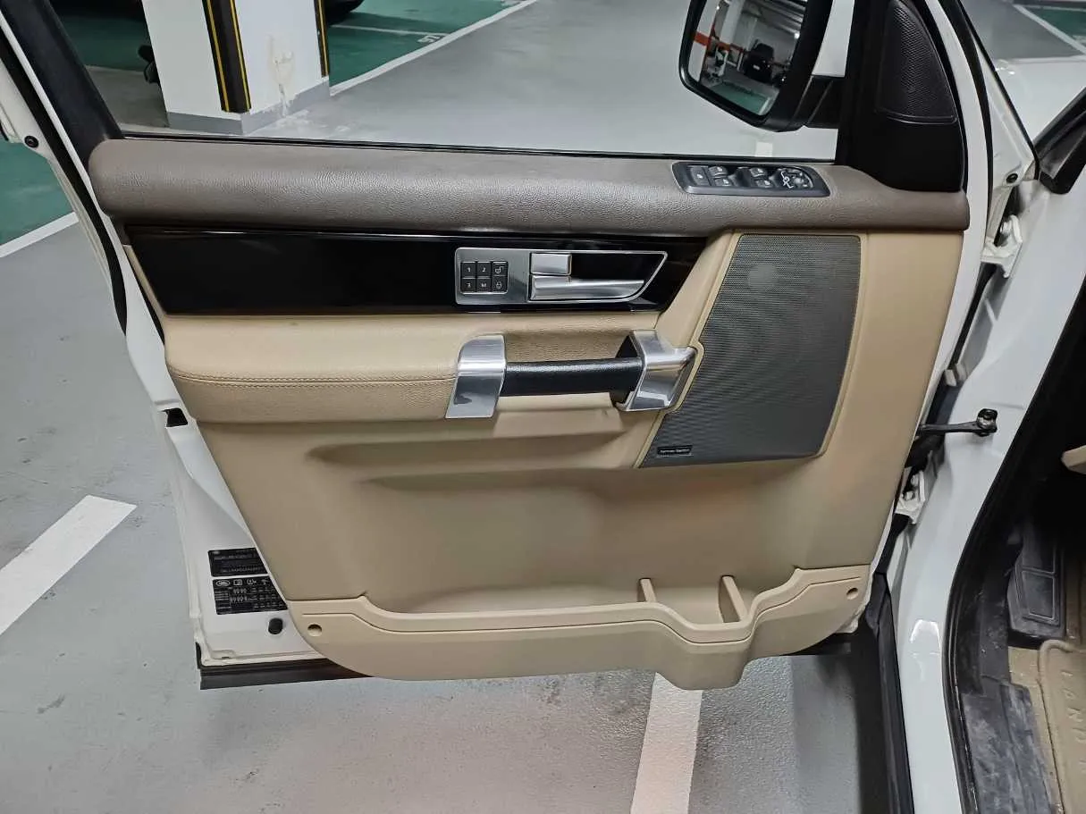Car image 10