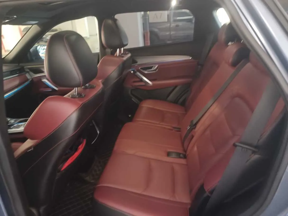 Car image 14
