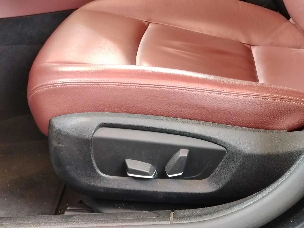 Car image 34