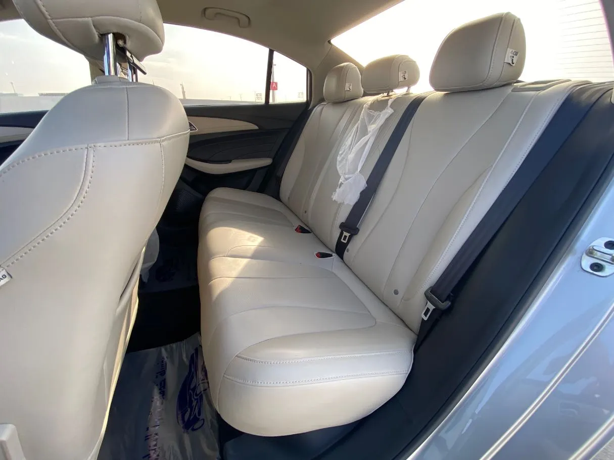 Car image 13