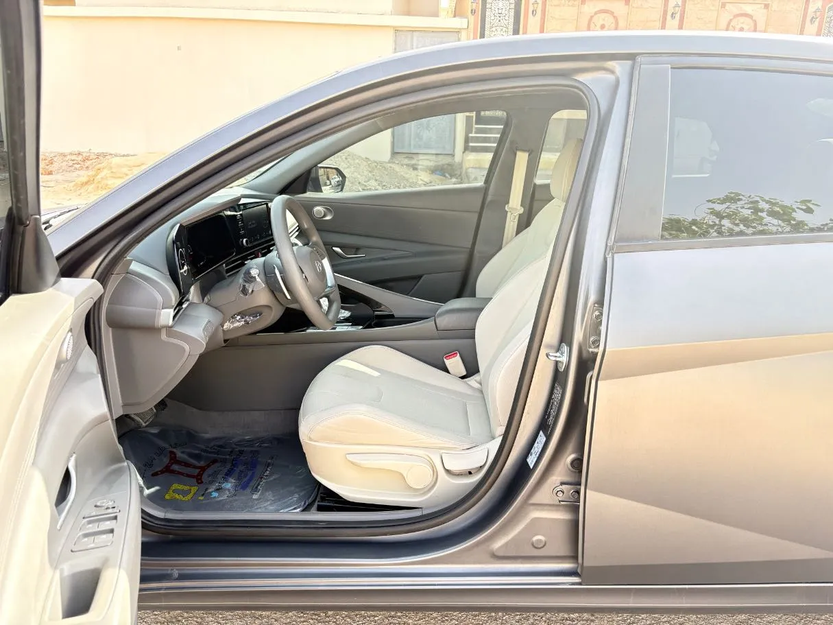 Car image 11