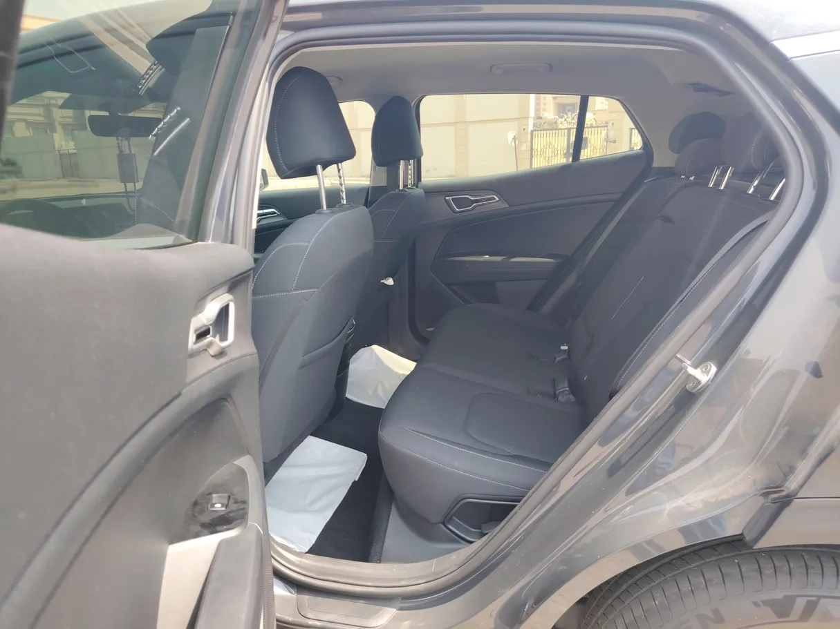 Car image 14