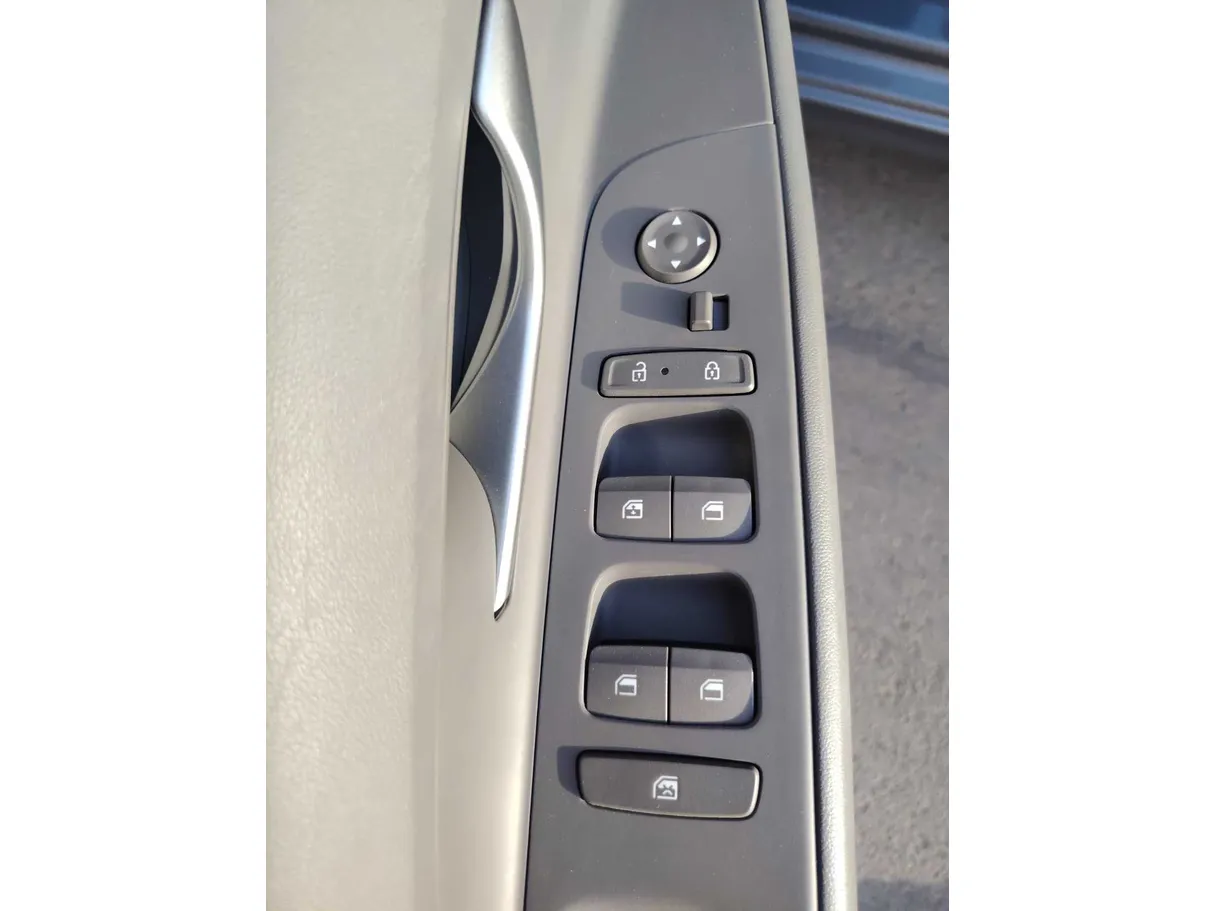 Car image 27