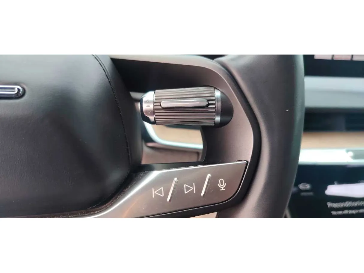 Car image 29