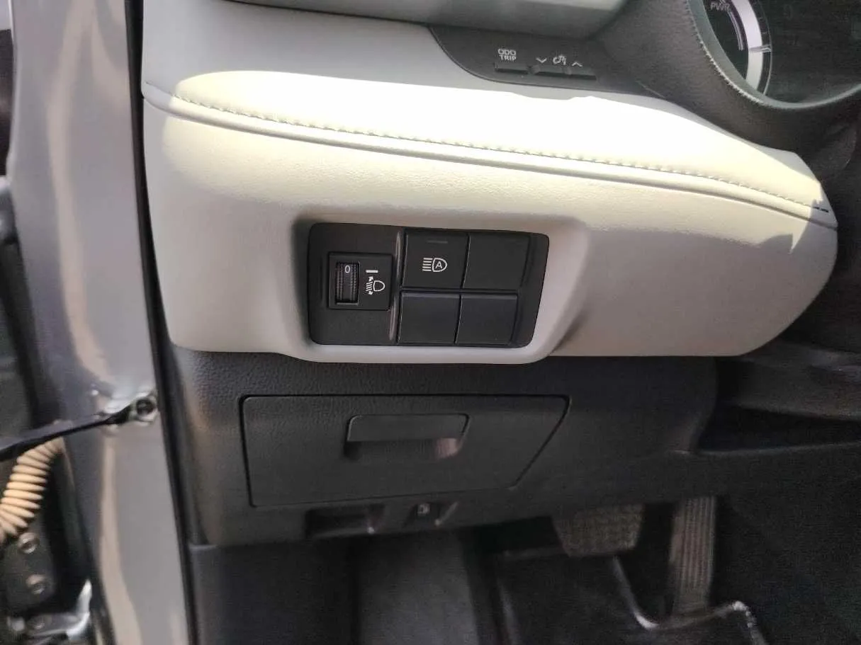 Car image 40