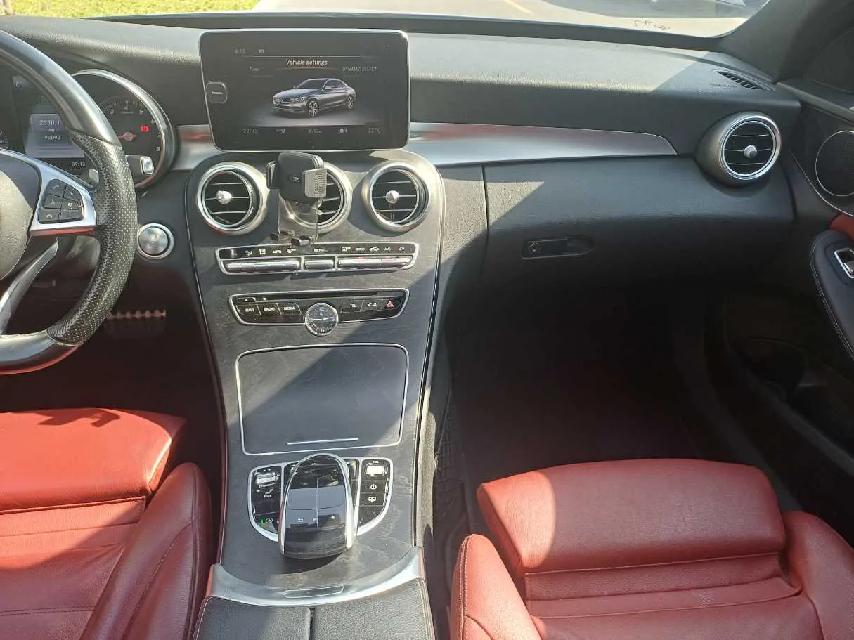 Car image 16