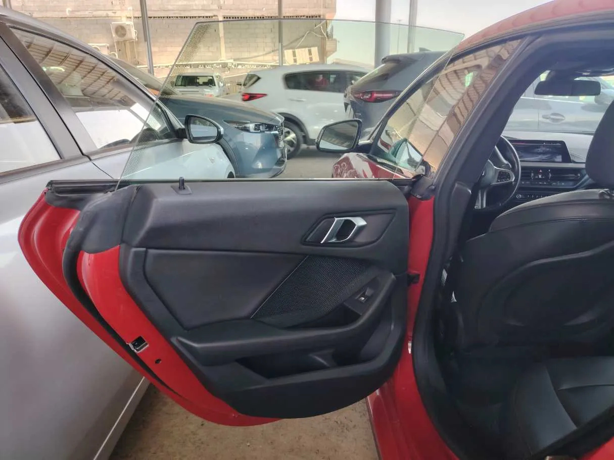 Car image 19