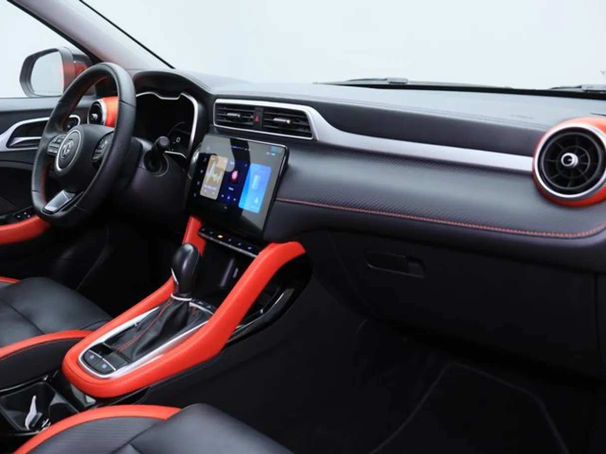 Car image 10