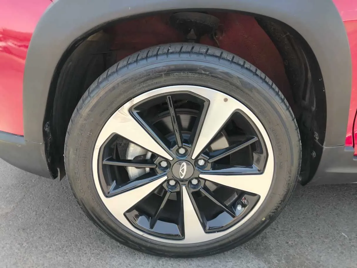 Car image 10