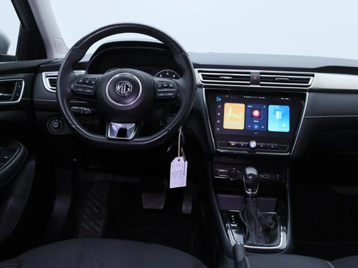 Car image 15