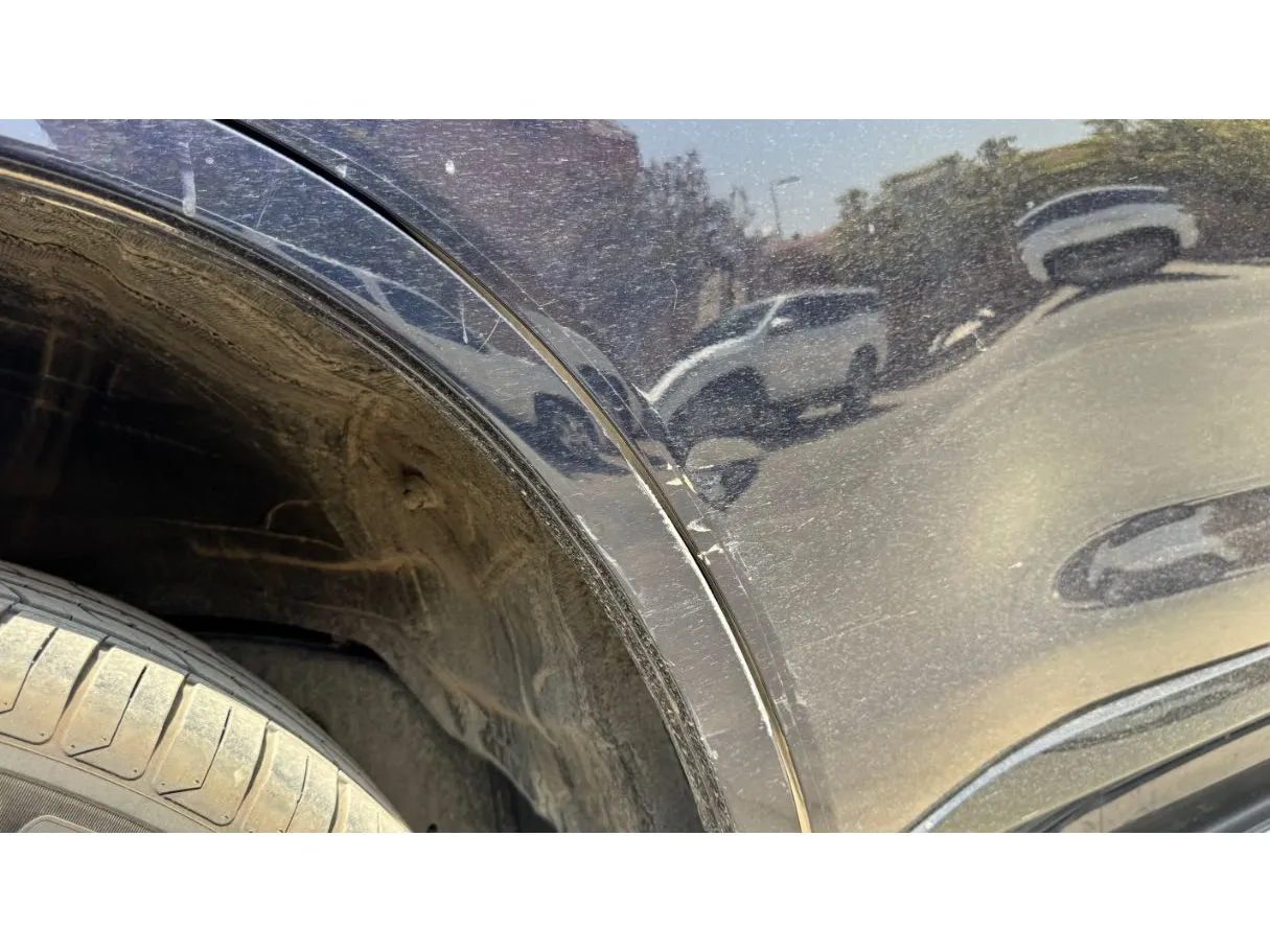 Car image 32