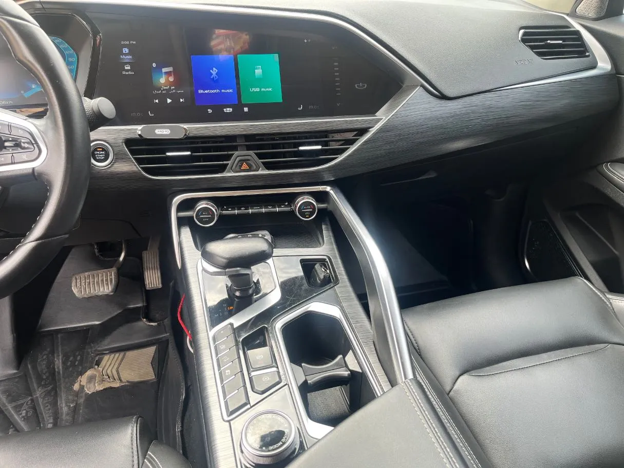 Car image 14