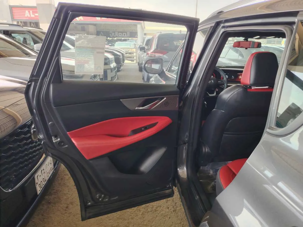Car image 17